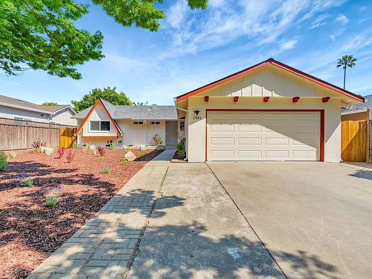 1581 Willowdale Dr — Photo 1