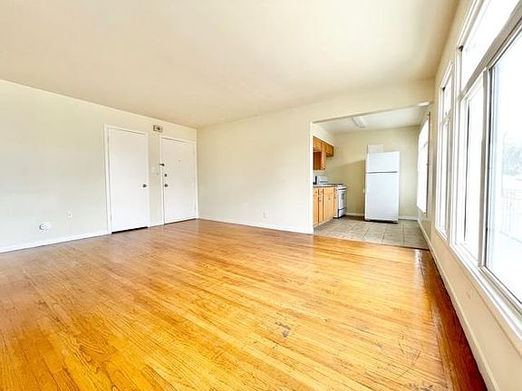 5th image of 201 27th St APT 6