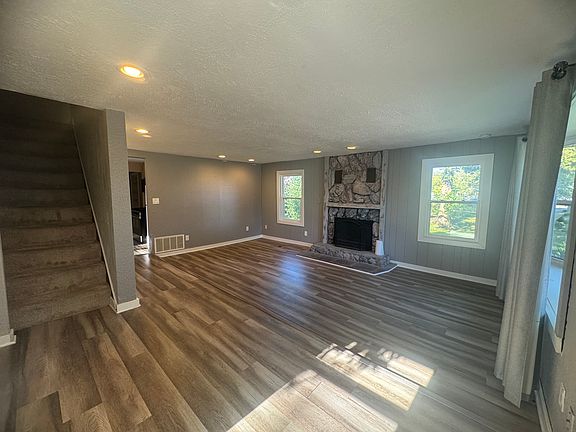 3rd image of 218 Channahon St