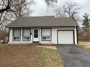 2737 Dawnview Dr, Florissant, MO 63031