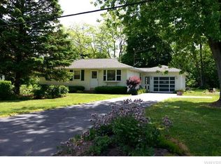 4343 Sunset Dr, Lockport, NY 14094