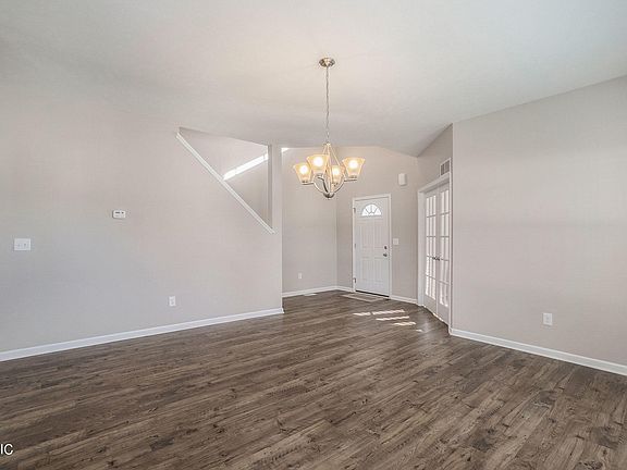 3rd image of 7298 Waltham Dr