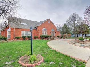 1201 Wilshire Ct, Champaign, IL