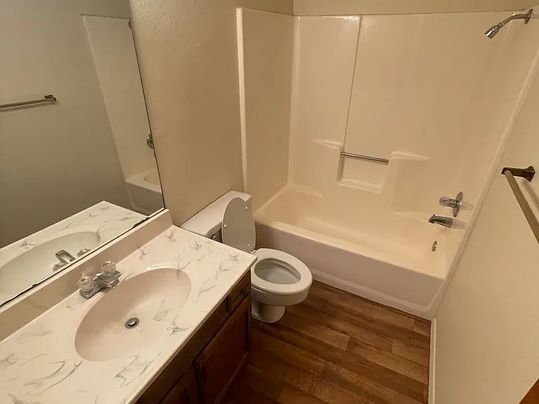 1345 Branson Ave #3D — Photo 9