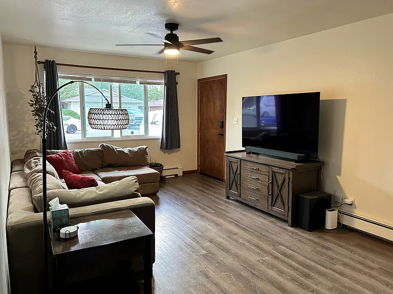 1122 Cypress Dr — Photo 2