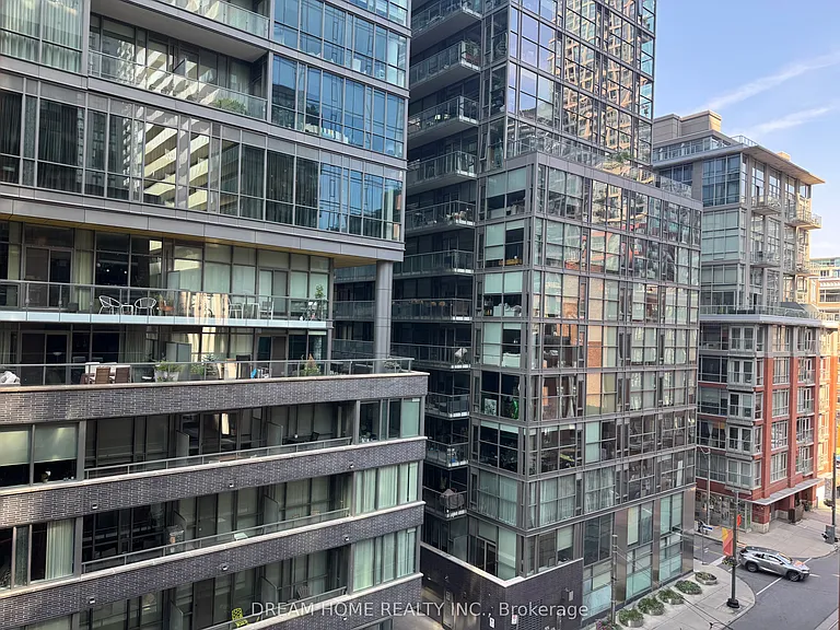 400 King St W #521 — Photo 18