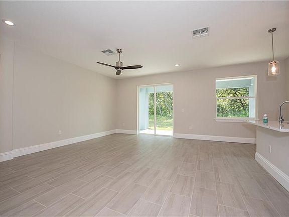 5th image of 3349 Hazelwood Ave