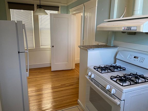 4th image of 2900 Franklin St #9