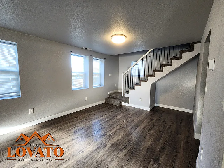 952 S Jackson St — Photo 3