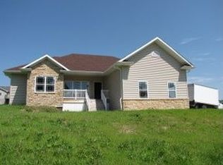 601 N Parker Rd, Oakland, IA 51560