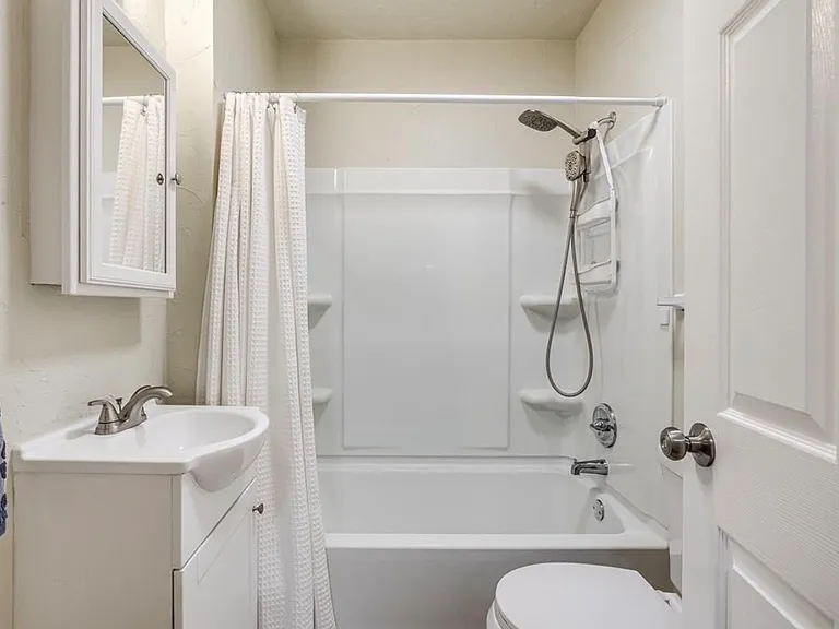 834 NW Eubanks St — Photo 10