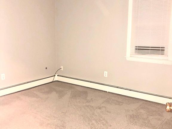 Big second bed w/ oversized closet