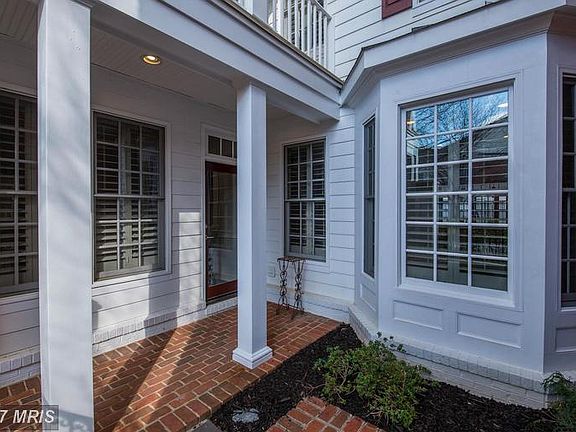 3rd image of 306 Lisa Oaks Way