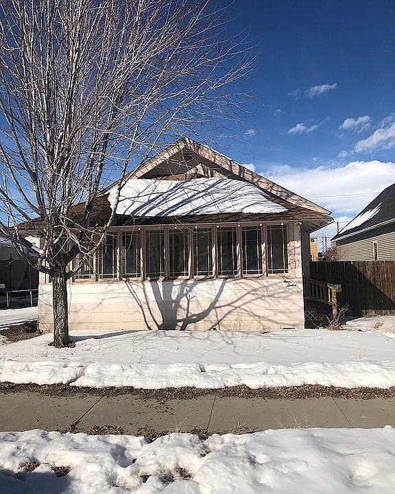 1st image of 412 1st Ave S