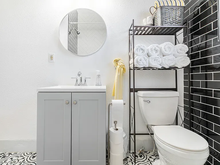475 E French Pl — Photo 18