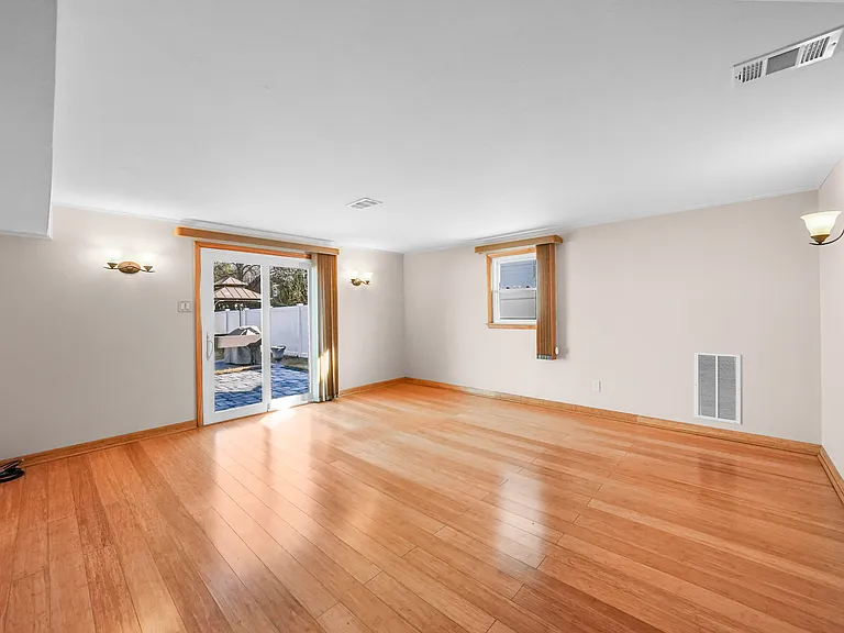 895 Patton St — Photo 40