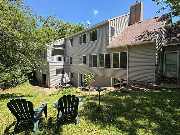3rd image of 2339 Roselawn Ave W