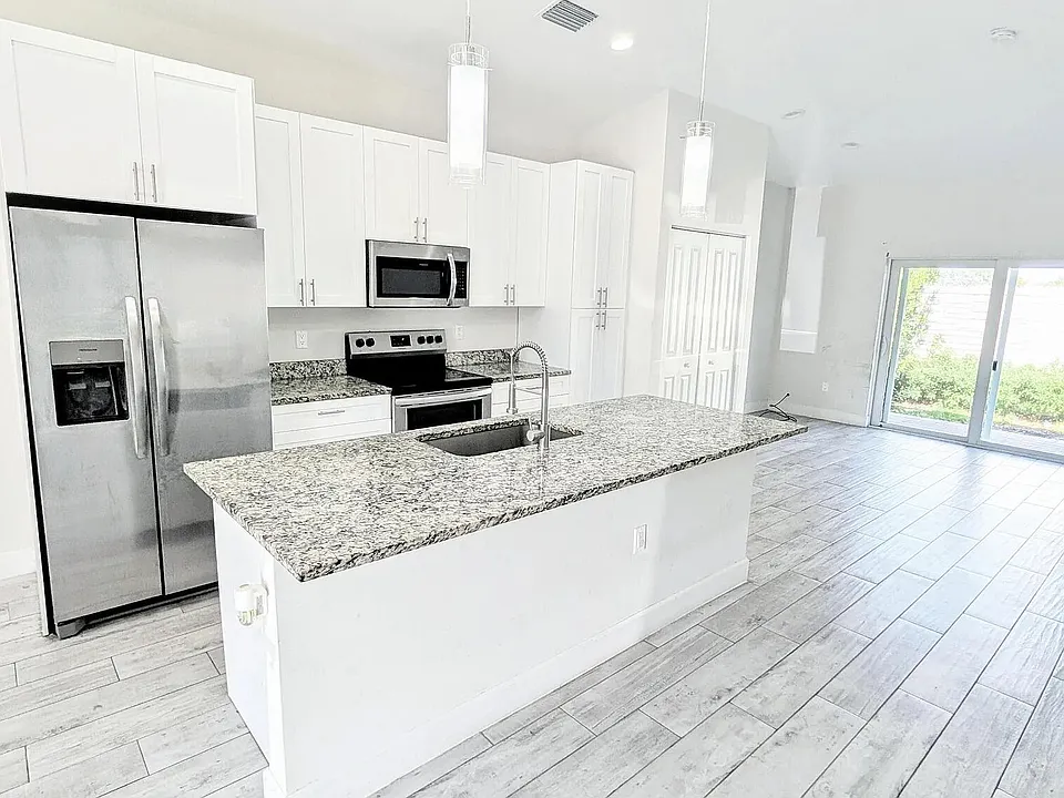 1562 W 26th Ct