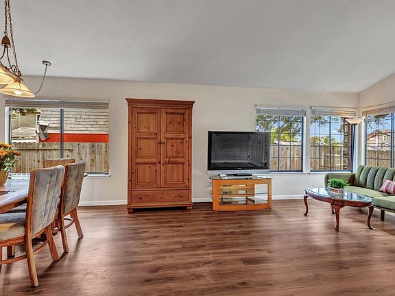 5th image of 208 Newbury Way