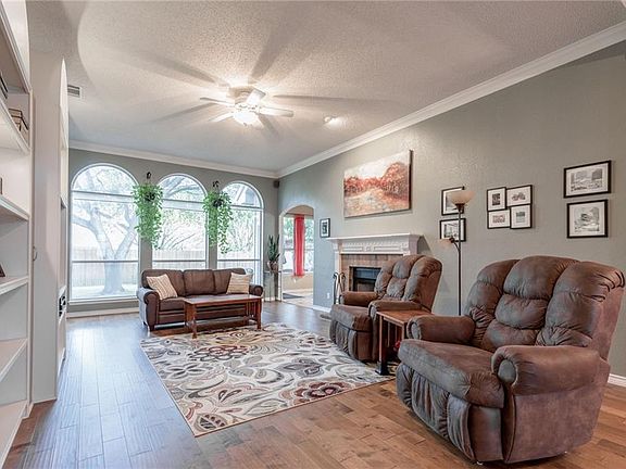 3rd image of 1719 Woods Blvd