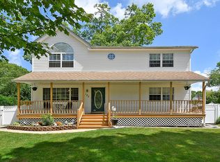 125 Duffy Pl, West Islip, NY 11795