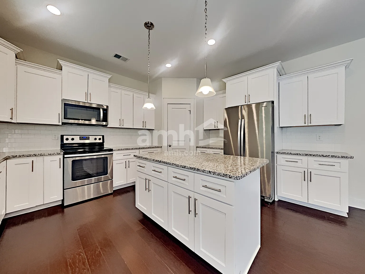 5 bed, 4.5 bath, 2736 sqft, $2,995 — Photo 3