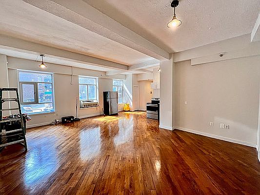 2nd image of 29-28 41st Ave #4R3EW