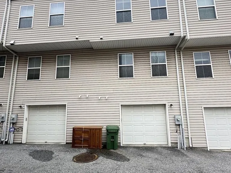 4629 Dillon Pl — Photo 2