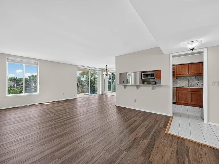 600 W Brown St #309 — Photo 6