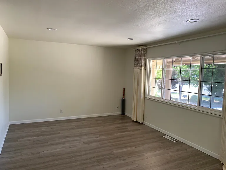 934 Camellia Way — Photo 2
