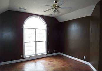 2nd image of 81 Summerfield Ct