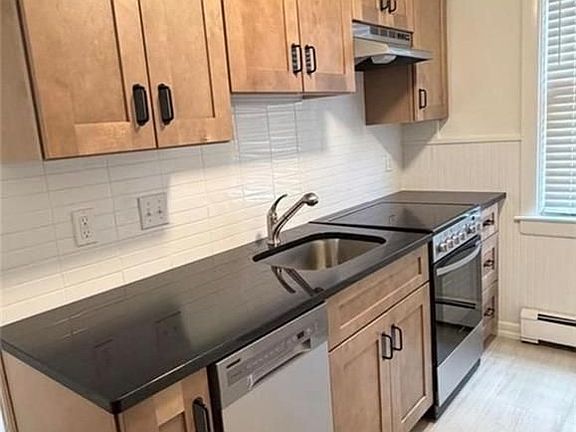 3rd image of 140 Humboldt Ave #8