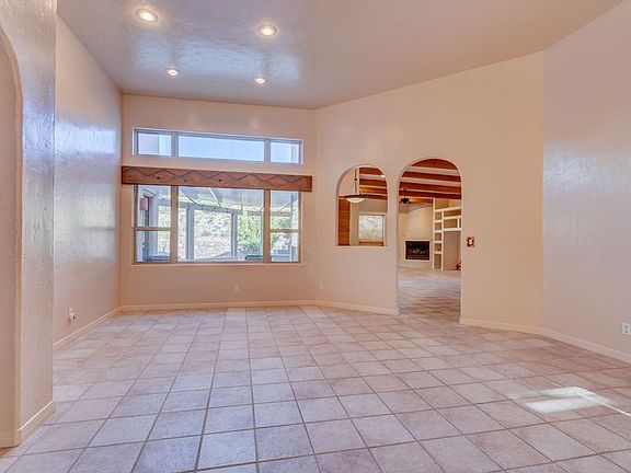 5th image of 1004 Calle Parque Dr