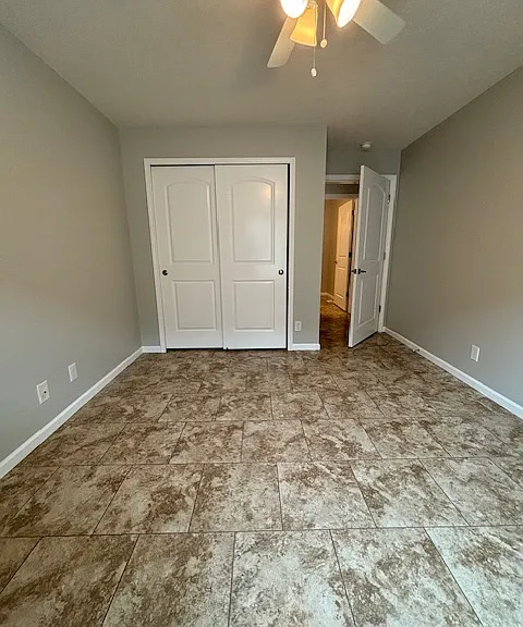 911 N Riverside Dr #6 — Photo 8