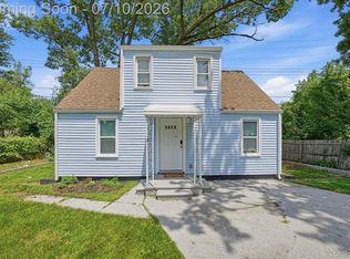1523 E Madge Ave, Hazel Park, MI 48030