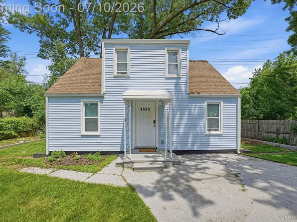 1523 E Madge Ave, Hazel Park, MI 48030