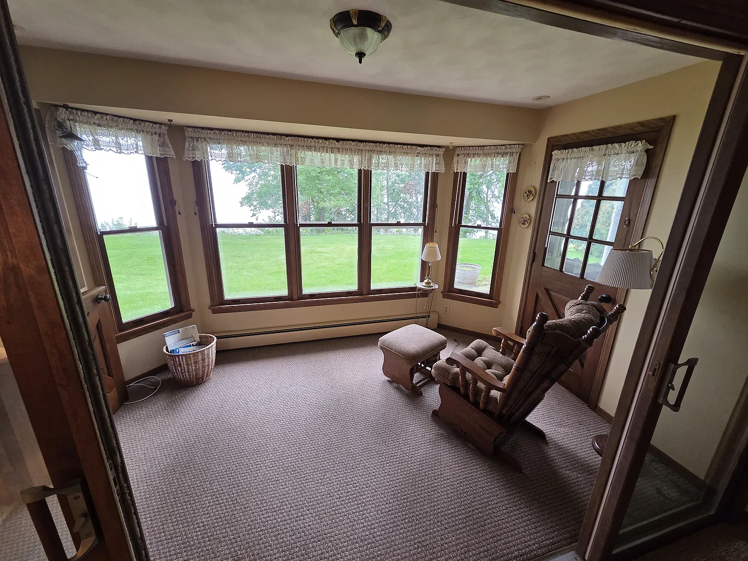 3 bed, 2.5 bath, 2800 sqft, $3,700 — Photo 3