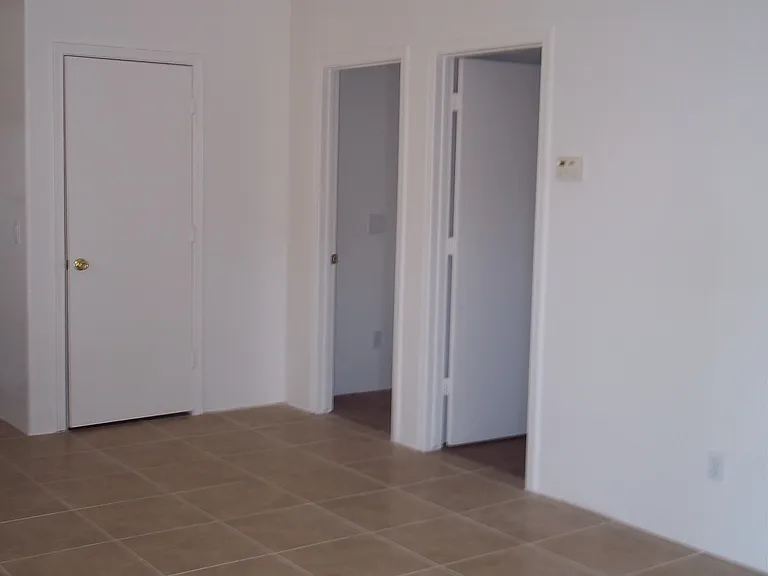 1240 E Mountain View Rd — Photo 11