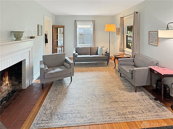 5th image of 2411 Queen Ave