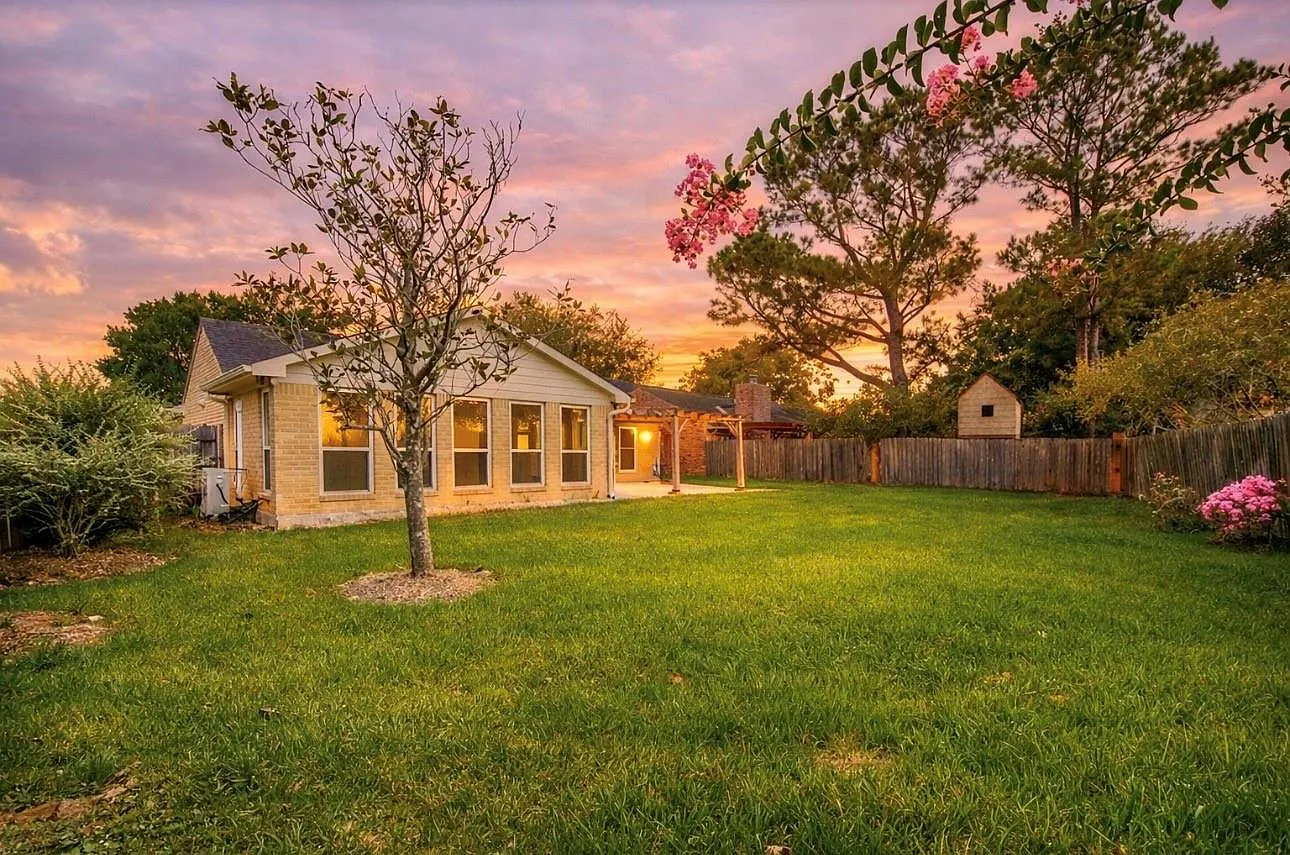 3 bed, 2.0 bath, 1742 sqft, $2,200 — Photo 4