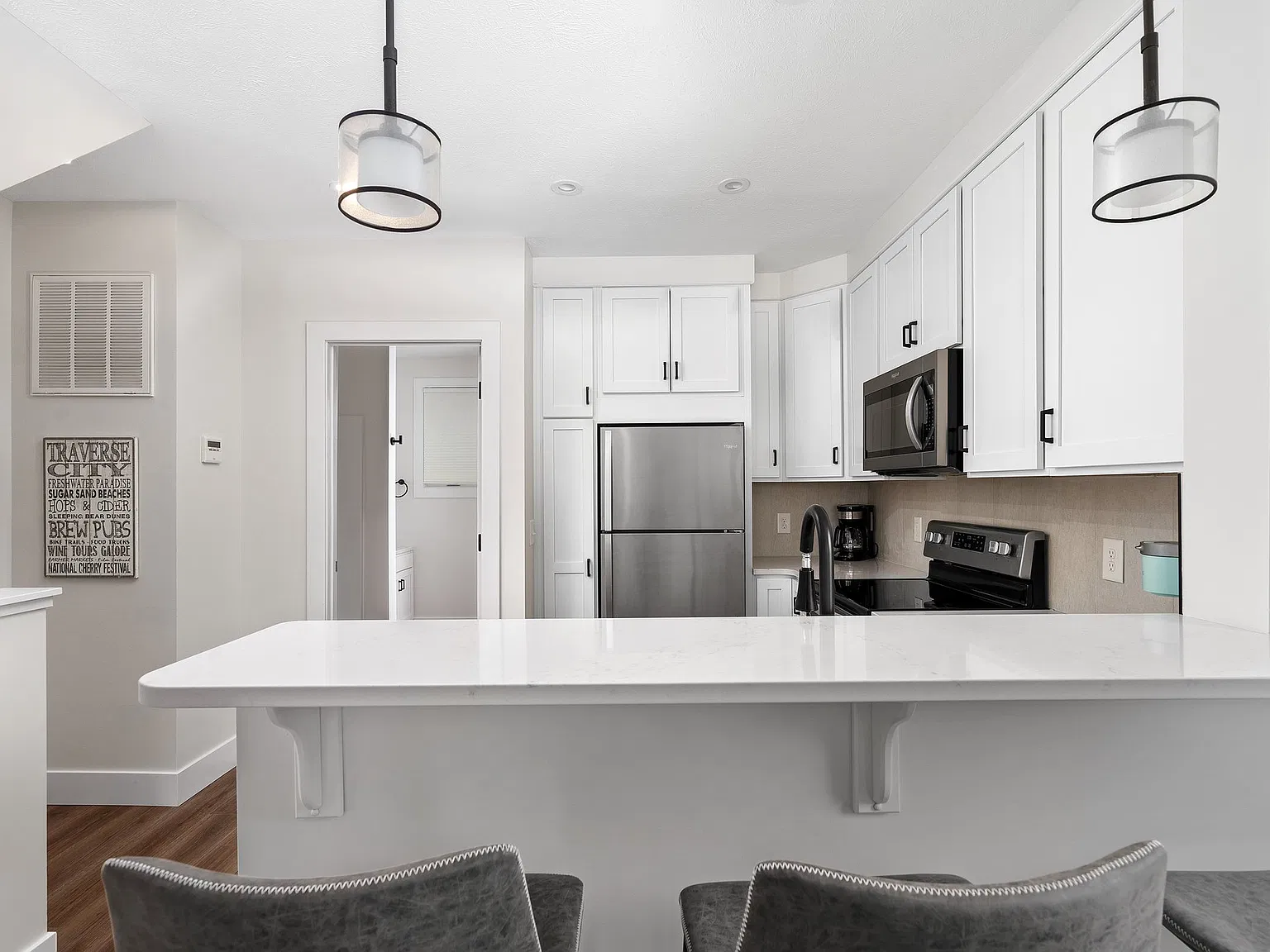 200 Gillis St — Photo 2