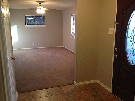 Entry & Living Room (12 x 18)