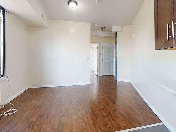 3rd image of 52 Orchard St APT 9
