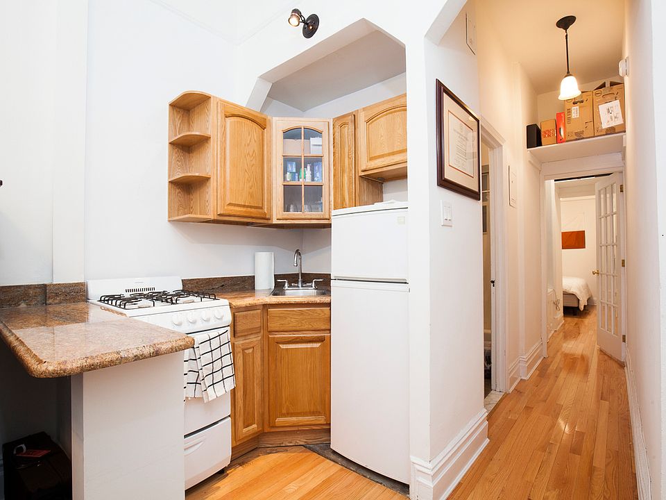2nd image of 309 E 18th St #1RF