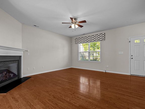 5th image of 711 Woodside Park Ln