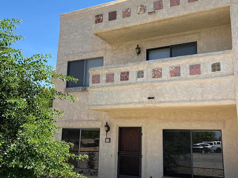 929 Genoa Dr — Photo 2