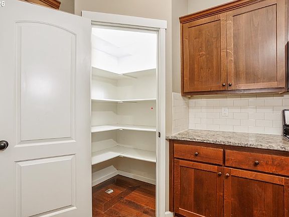 5th image of 2630 NE 131st Ave