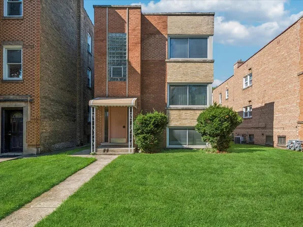 8940 Lamon Ave, Skokie, IL 60077