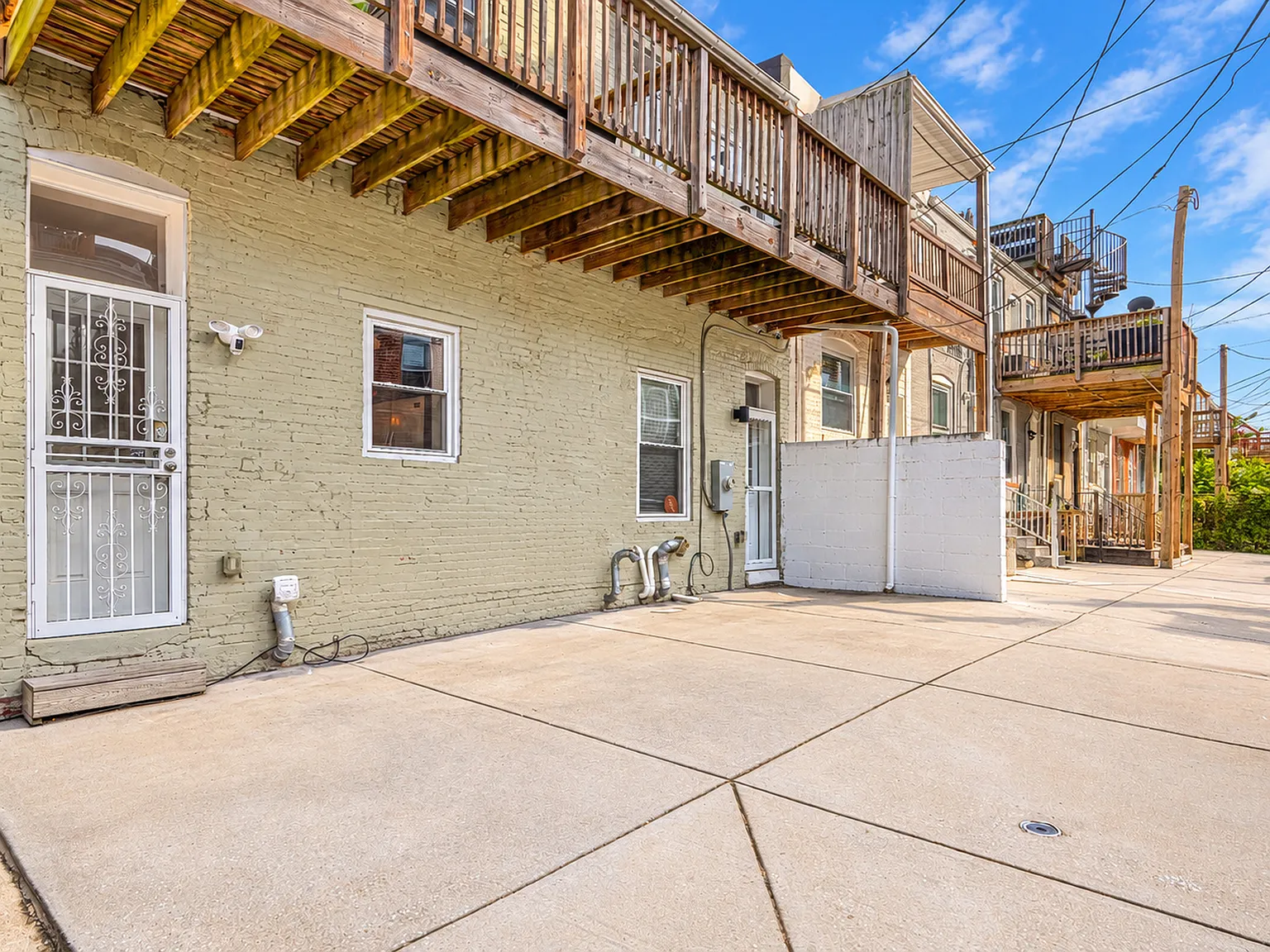 3 bed, 1764 sqft, $3,100 — Photo 2