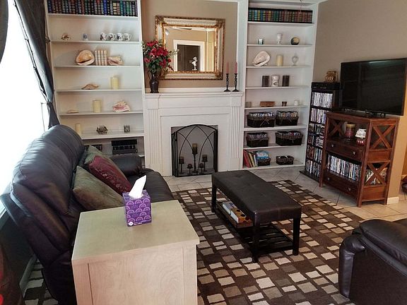 Living room/built-in shelves